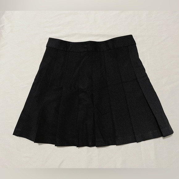 ✨Host Pick✨NWOT Aritzia Sunday Best Olive Mini 15" Skirt in Black - Picture 4 of 10